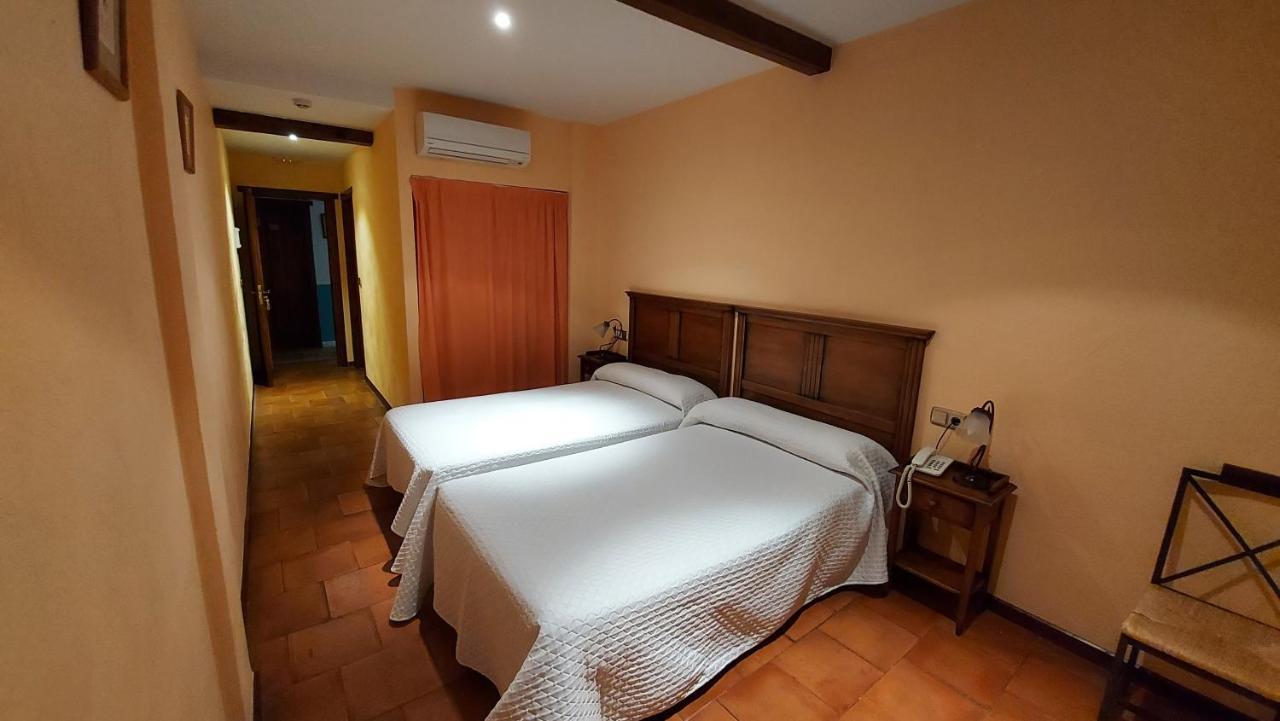 Hotel Rural Carlos I Garganta la Olla Luaran gambar
