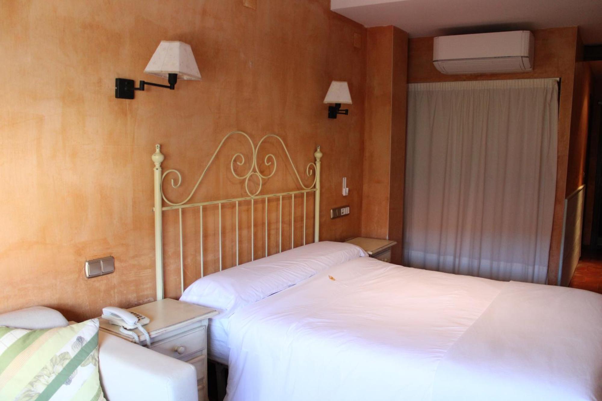 Hotel Rural Carlos I Garganta la Olla Luaran gambar